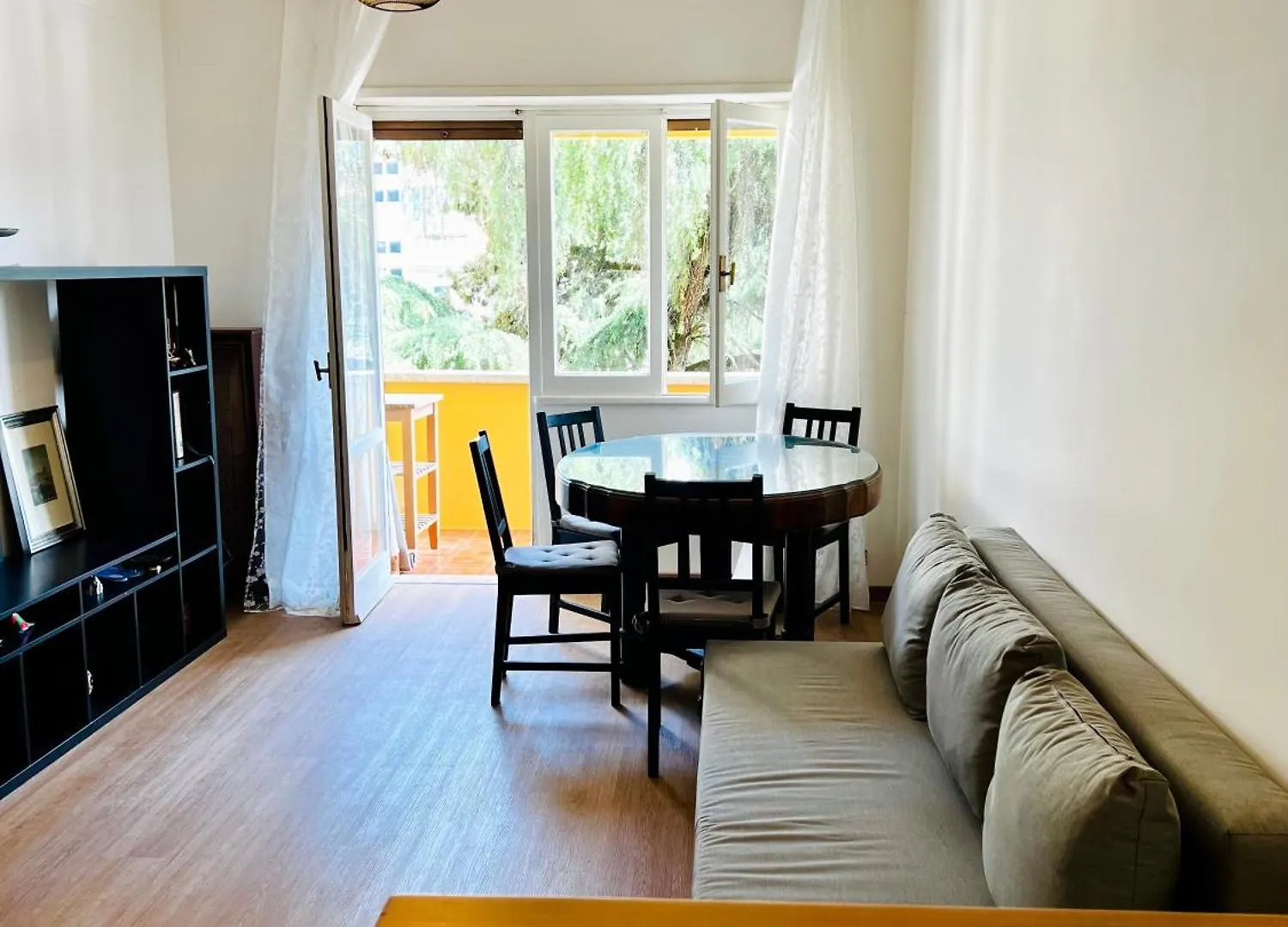 Sunny Apartment Montagnola Rom